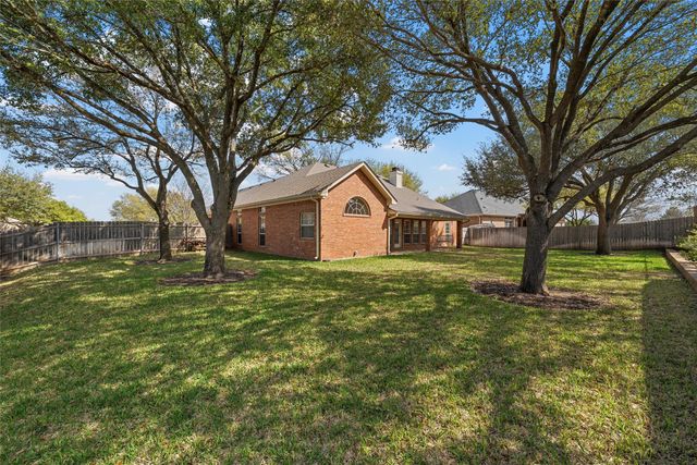 704 Fieldstone Drive, Hewitt, TX 76643