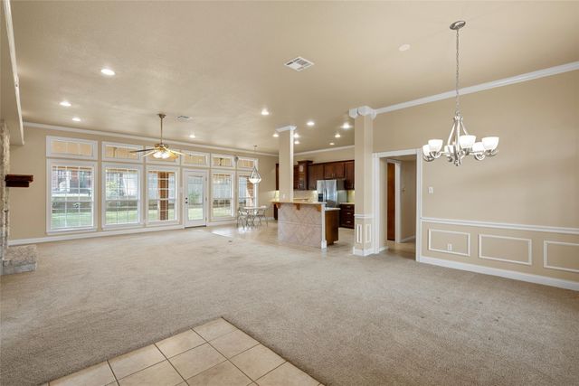 704 Fieldstone Drive, Hewitt, TX 76643