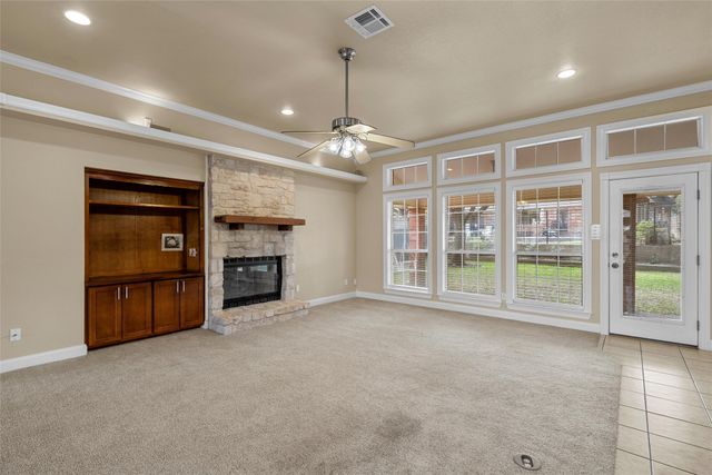 704 Fieldstone Drive, Hewitt, TX 76643