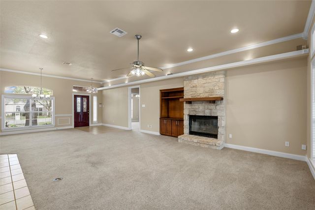 704 Fieldstone Drive, Hewitt, TX 76643