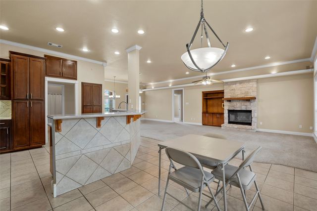 704 Fieldstone Drive, Hewitt, TX 76643