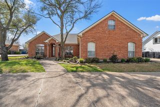 704 Fieldstone Drive, Hewitt, TX 76643