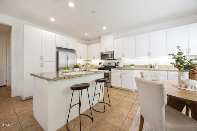 908 N Primrose Lane A, Azusa, CA 91702
