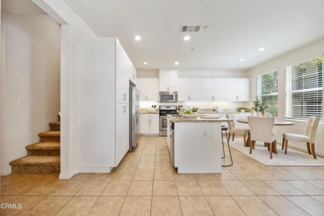 908 N Primrose Lane A, Azusa, CA 91702