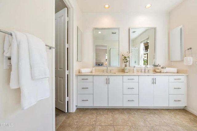 908 N Primrose Lane A, Azusa, CA 91702