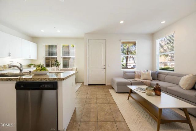 908 N Primrose Lane A, Azusa, CA 91702