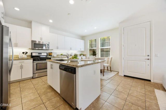 908 N Primrose Lane A, Azusa, CA 91702