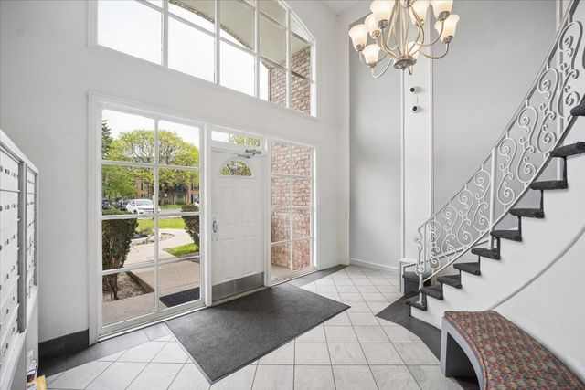 5400 Carriageway Drive 315, Rolling Meadows, IL 60008