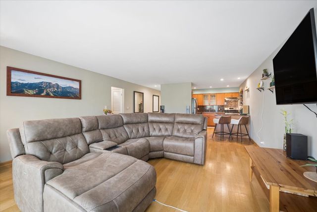 5400 Carriageway Drive 315, Rolling Meadows, IL 60008