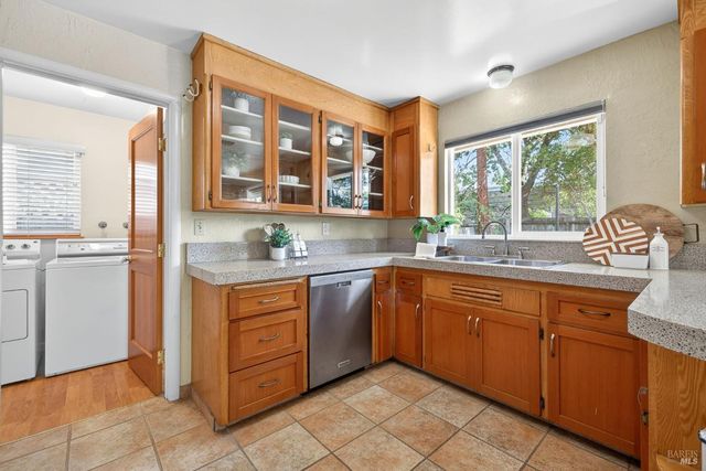 334 Richmond Dr, Santa Rosa, CA 95401