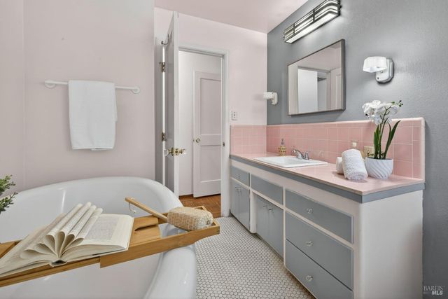 334 Richmond Dr, Santa Rosa, CA 95401