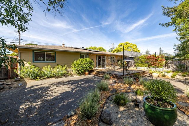 334 Richmond Dr, Santa Rosa, CA 95401