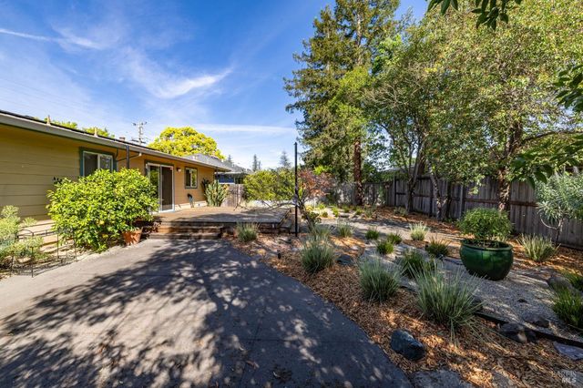 334 Richmond Dr, Santa Rosa, CA 95401