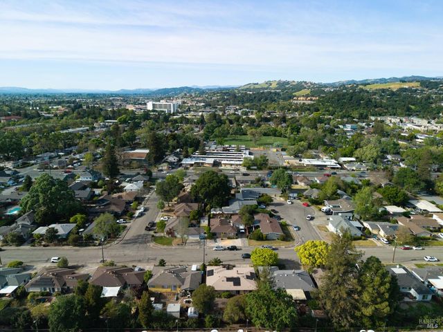 334 Richmond Dr, Santa Rosa, CA 95401