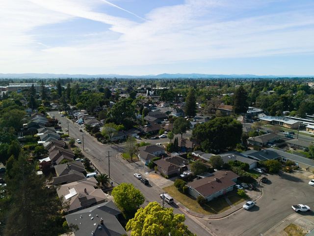 334 Richmond Dr, Santa Rosa, CA 95401