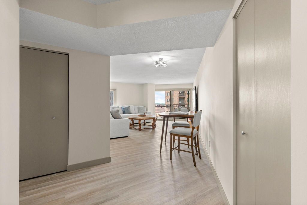 1225 Lasalle Avenue 1502, Minneapolis, MN 55403 — photo 4