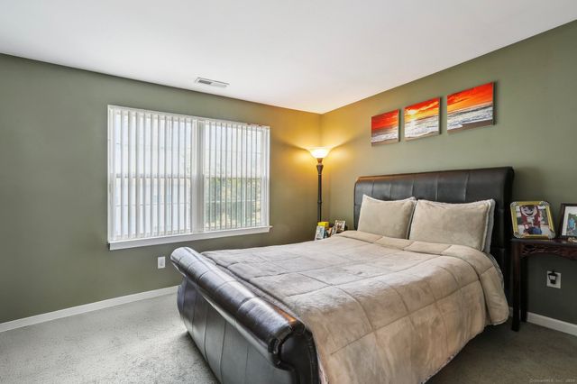 27 Riverview Court 27, Brookfield, CT 06804