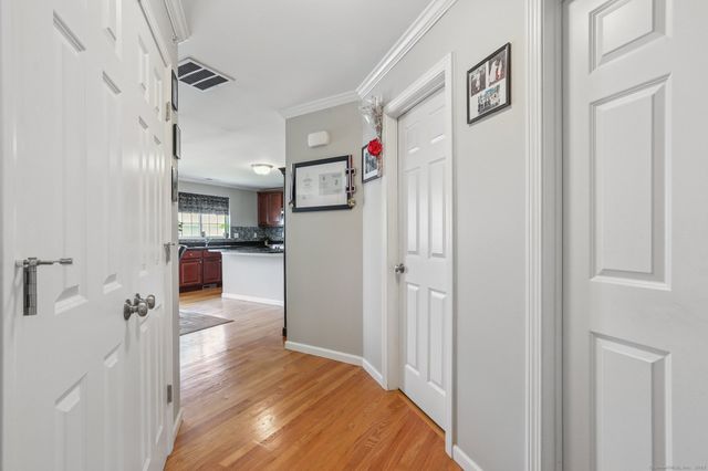 27 Riverview Court 27, Brookfield, CT 06804