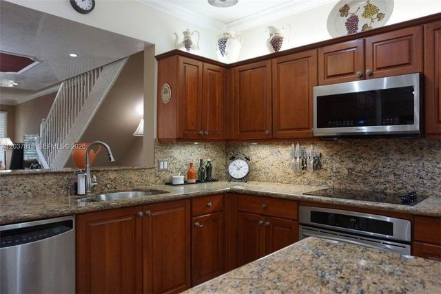 7594 SW 102nd Street 200, Pinecrest, FL 33156