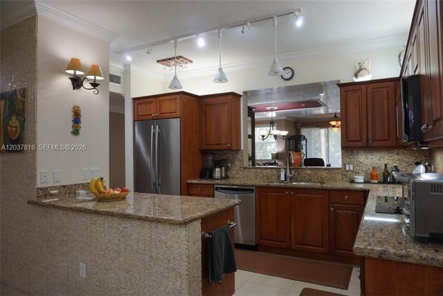 7594 SW 102nd Street 200, Pinecrest, FL 33156
