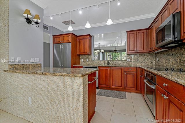 7594 SW 102nd Street 200, Pinecrest, FL 33156