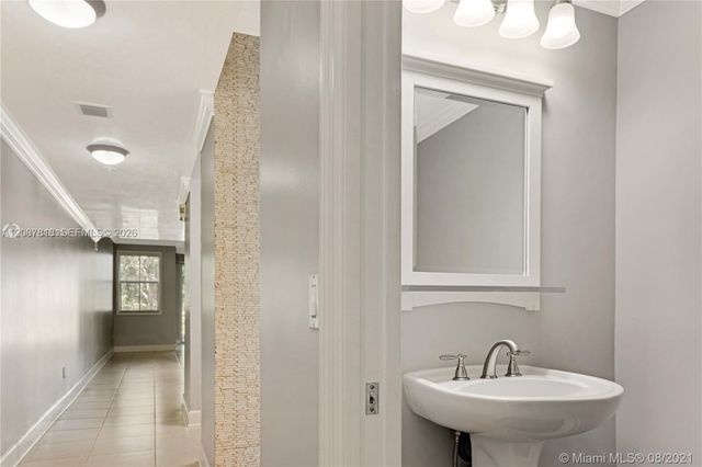 7594 SW 102nd Street 200, Pinecrest, FL 33156