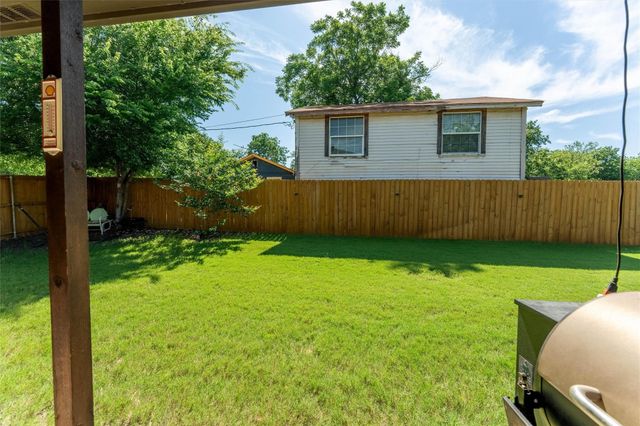 322 S Bowie Drive, Weatherford, TX 76086