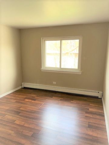 580 Mesa Drive 201, Hoffman Estates, IL 60169