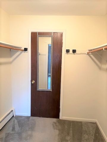 580 Mesa Drive 201, Hoffman Estates, IL 60169