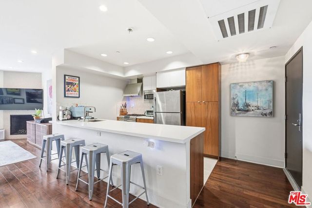 11321 Missouri Avenue 203, Los Angeles, CA 90025