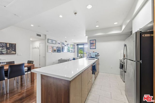 11321 Missouri Avenue 203, Los Angeles, CA 90025