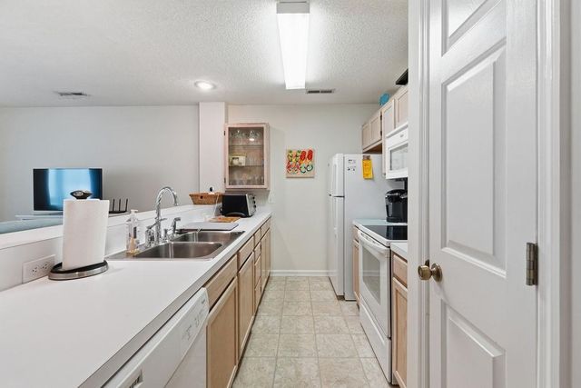 201 Landing Rd Apt E, North Myrtle Beach, SC 29582