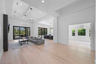 2749 Medallist LN, Naples, FL 34109