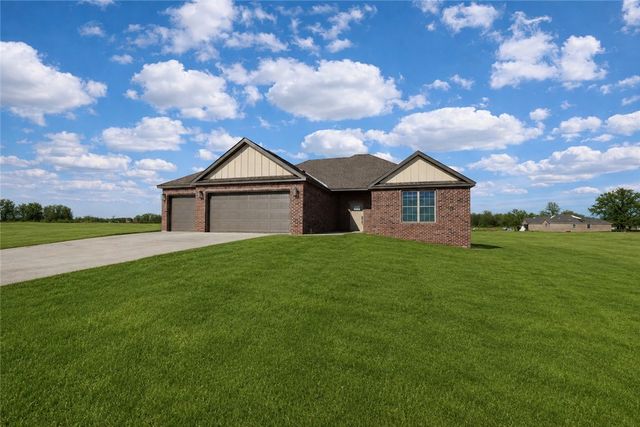 2550 Peterson Road, Gentry, AR 72734
