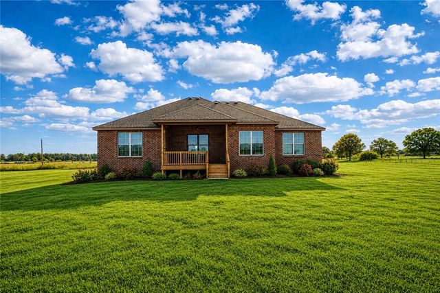 2550 Peterson Road, Gentry, AR 72734