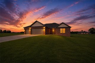 2550 Peterson Road, Gentry, AR 72734