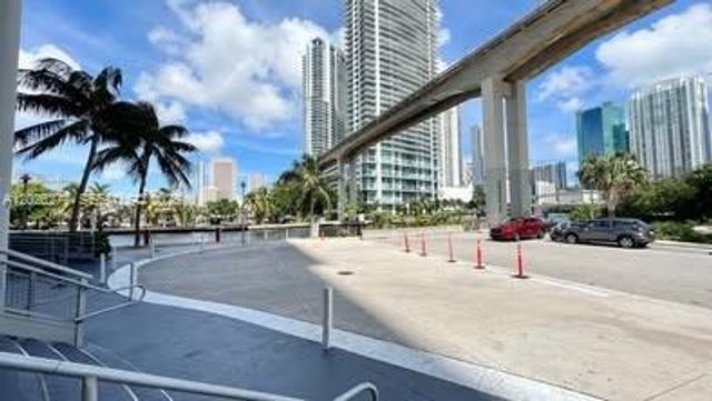 690 SW 1st Ct 1908, Miami, FL 33130
