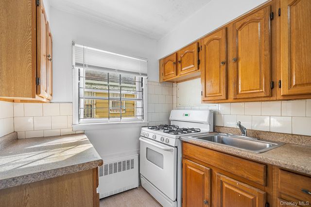 2711 Deerfield Road, Far Rockaway, NY 11691