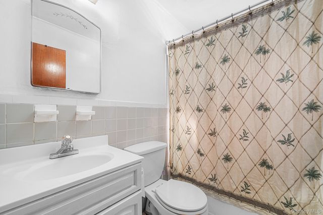 2711 Deerfield Road, Far Rockaway, NY 11691