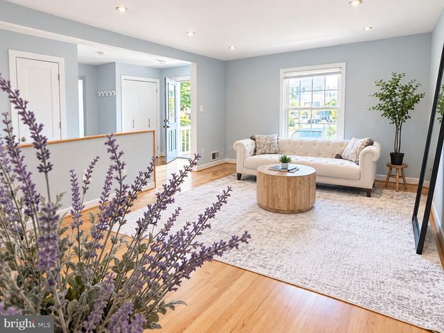 3305 SPRING LN, Falls Church, VA 22041