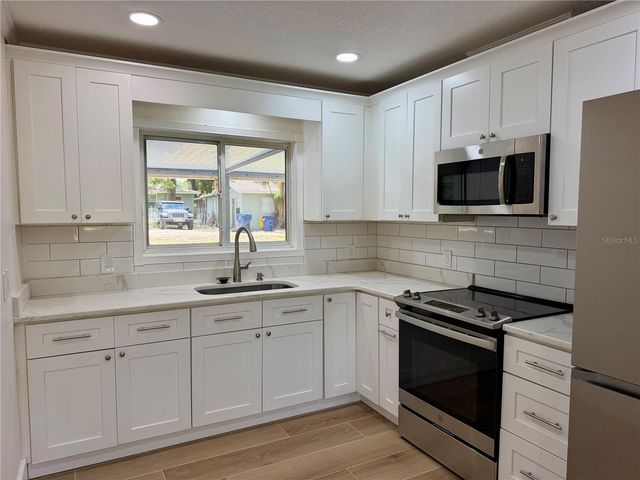 301 S SEMINOLE AVENUE, Minneola, FL 34715