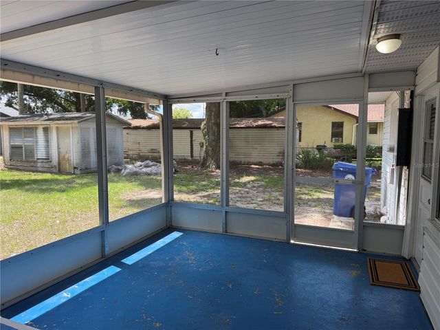 301 S SEMINOLE AVENUE, Minneola, FL 34715
