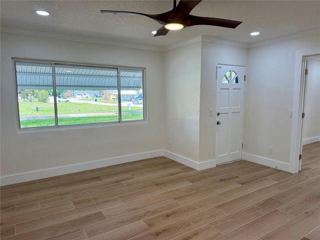 301 S SEMINOLE AVENUE, Minneola, FL 34715
