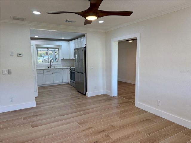 301 S SEMINOLE AVENUE, Minneola, FL 34715