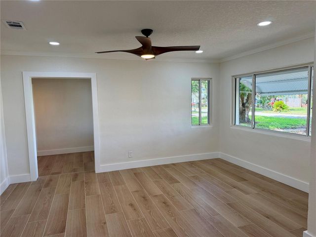 301 S SEMINOLE AVENUE, Minneola, FL 34715