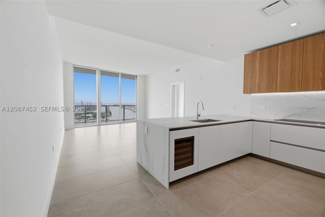 1400 Biscayne Blvd 3803, Miami, FL 33132