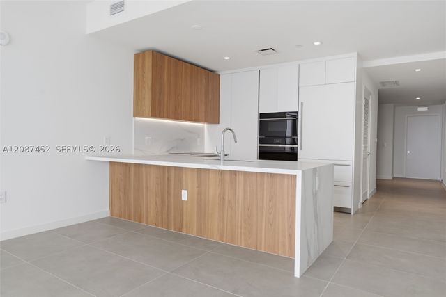 1400 Biscayne Blvd 3803, Miami, FL 33132