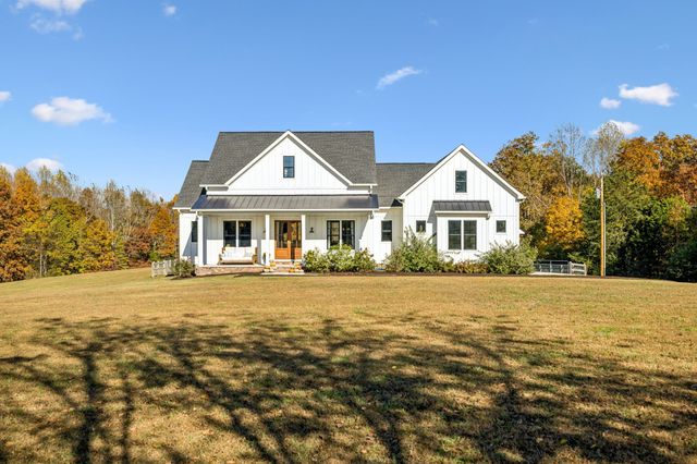 890 Hackberry Ln, Nunnelly, TN 37137