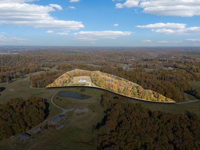 890 Hackberry Ln, Nunnelly, TN 37137