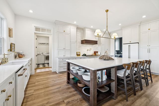 890 Hackberry Ln, Nunnelly, TN 37137